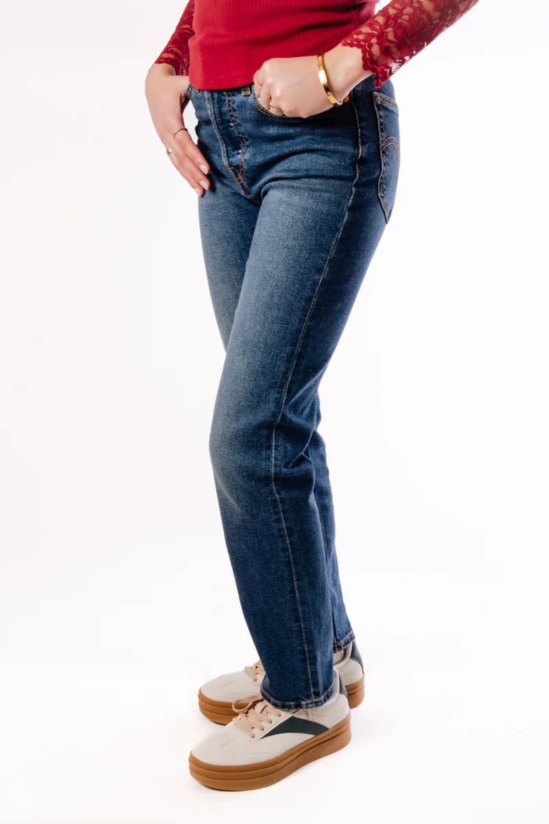 Wedgie Straight Fit Jeans - Image 3