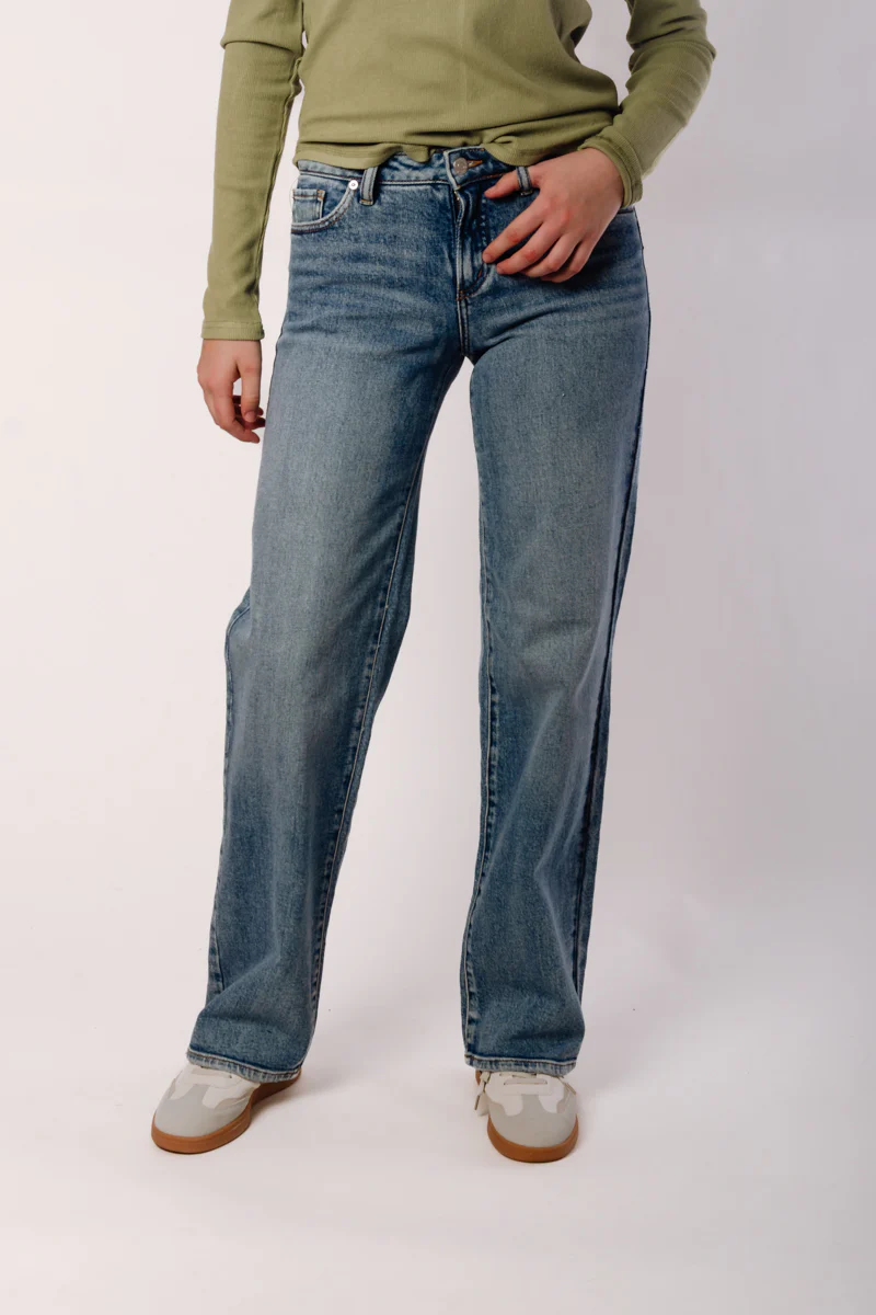 Loose & Low Straight Jeans